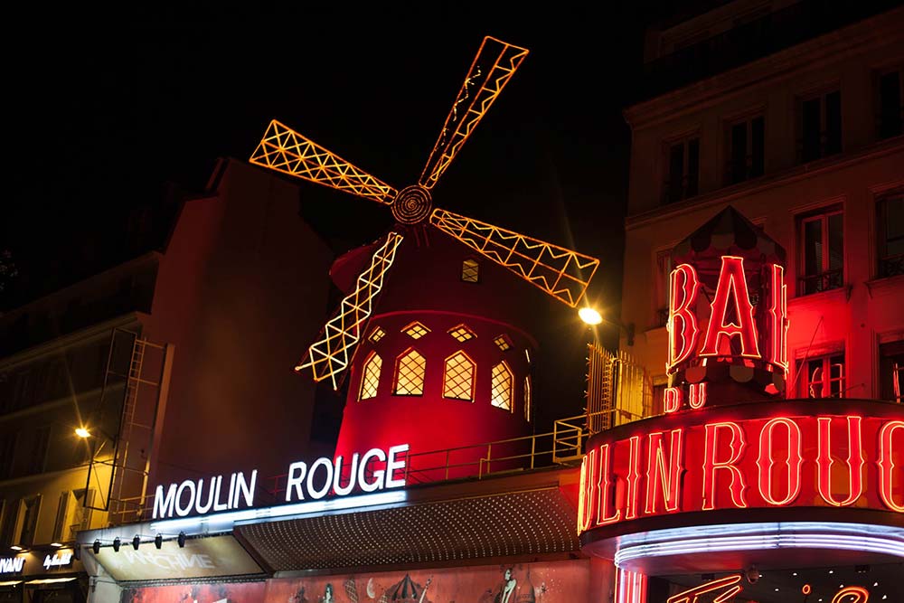 striptease place France Moulin-Rouge Paris